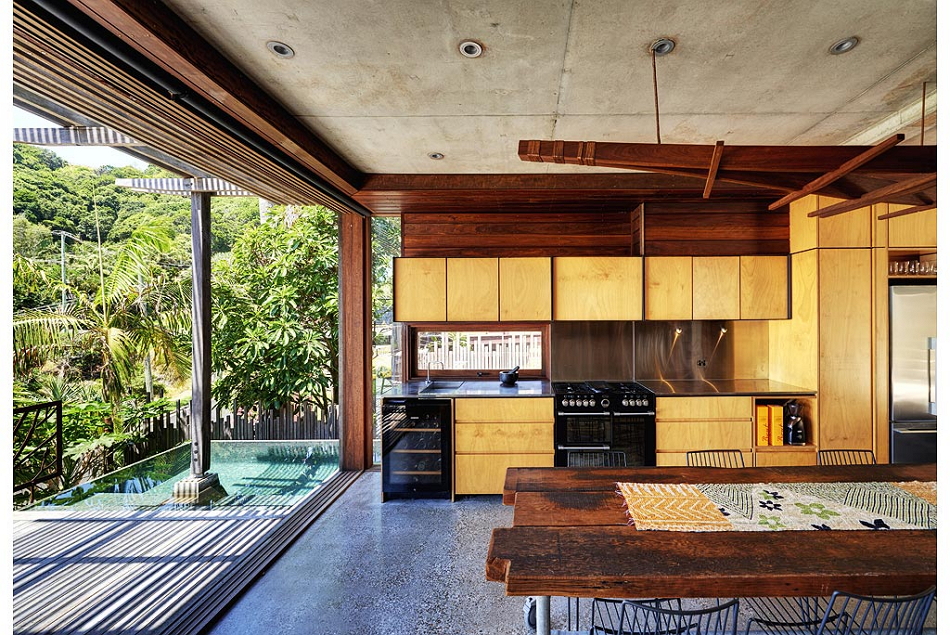 Forest-and-Beach-House-Troppo-Architects-Hunting-For-George-1